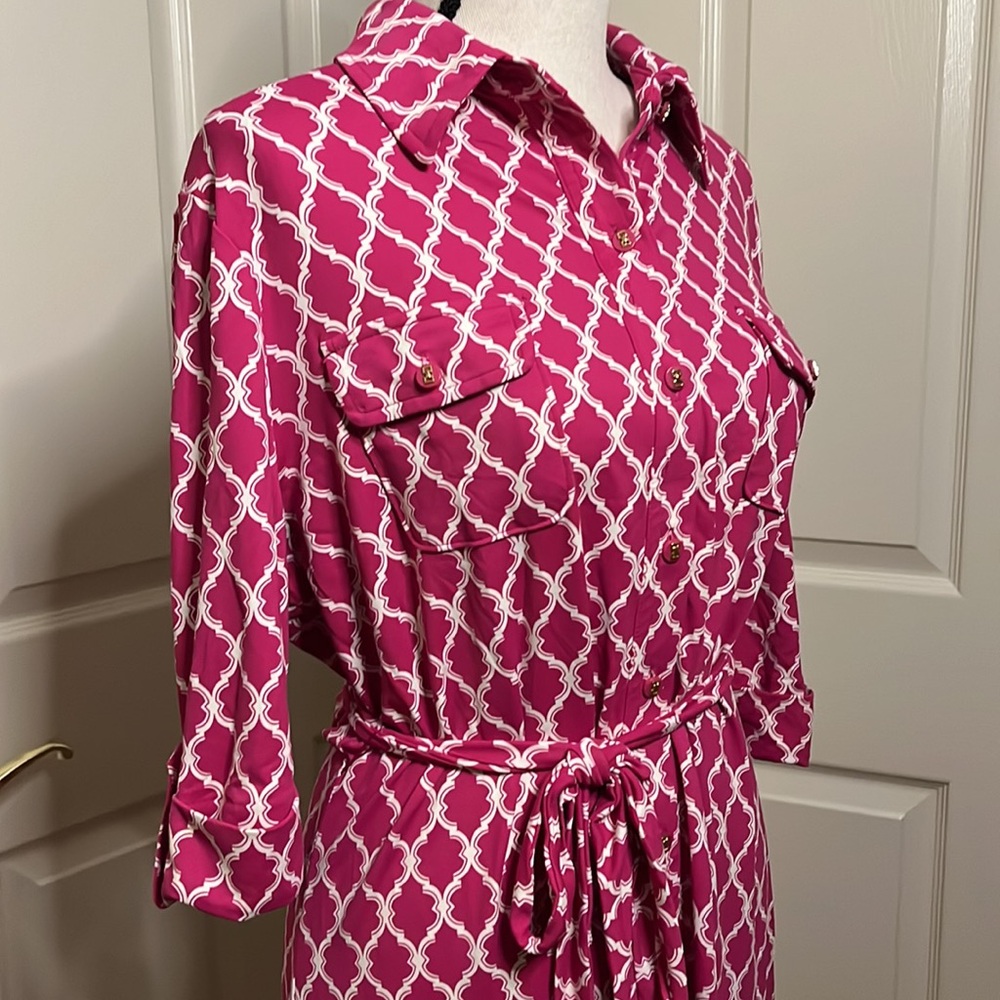 Euc midi pink charter club stretchy dress with belt.  Button detail.